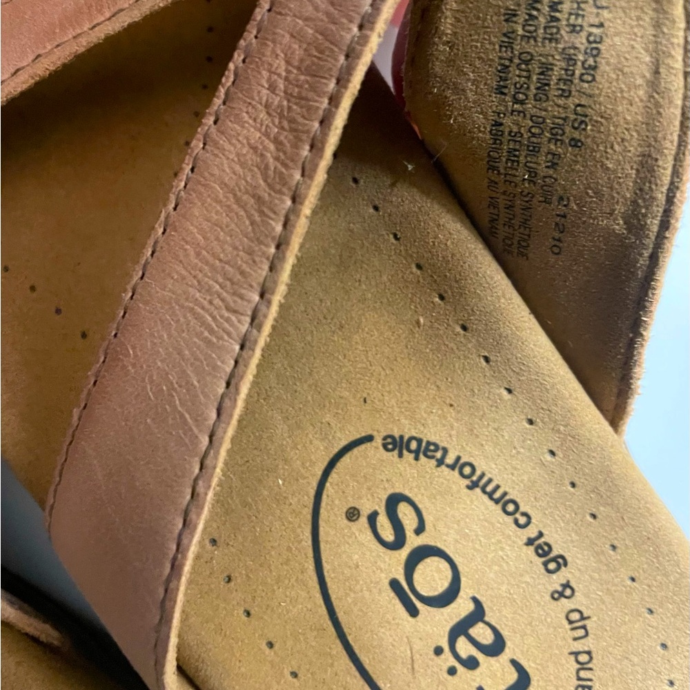 Taos sandals. Salmon color, the photos are accurate. never worn.